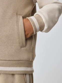 Baker by Ted Baker Beige Sable Varsity Jacket T-Shirt et Joggings Ensemble 3 pièces