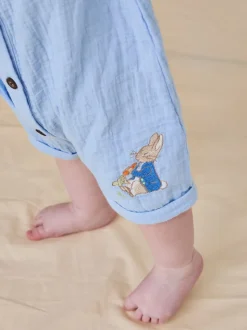 Barboteuse JoJo Maman Bébé Peter Rabbit™ en étamine boutonnée sur le devant 100% coton