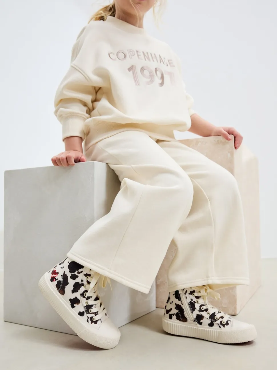 Blanc/marron imprimé vache - À lacets High Top Trainers