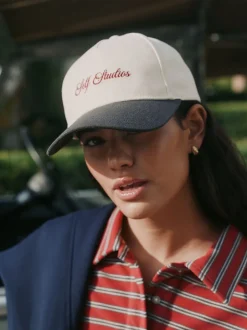 Crème - soi-même. Casquette à slogan