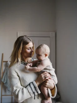 Crème - The Little Tailor Barboteuse Bébé en tricot 100% coton