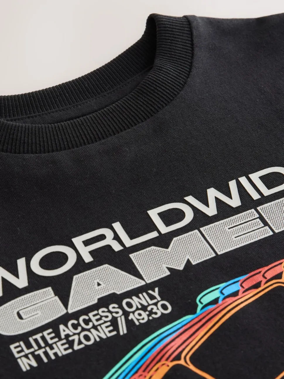 Manette noire/multicolore - T-shirt imprimé graphique à manches courtes coupe régulière (3-16ans)