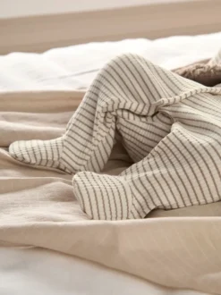 Marron - Ensemble Mamas & Papas combinaison de nuit marron rayé avec veste sans manches